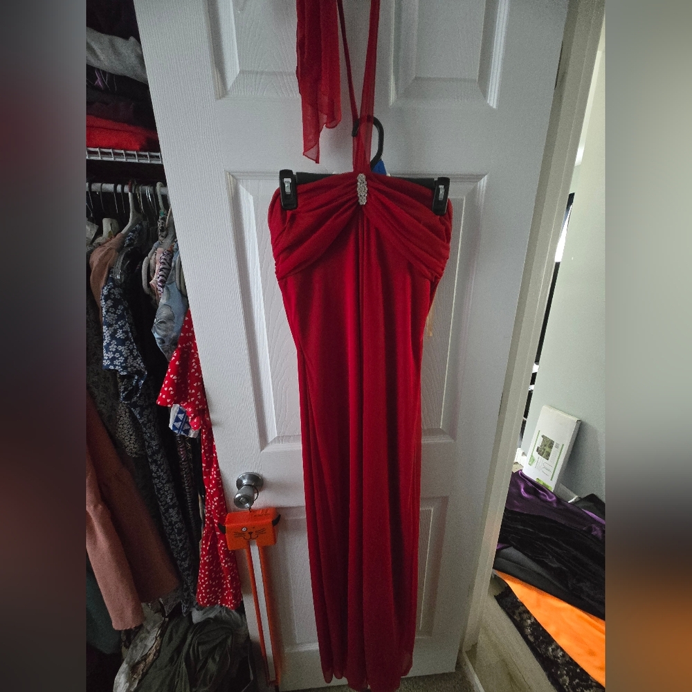 Chic Scarlet Strapless Prom Dress